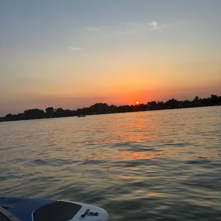 Πλωτό κατάλυμα Beautiful Houseboat On The Sava River Βελιγράδι