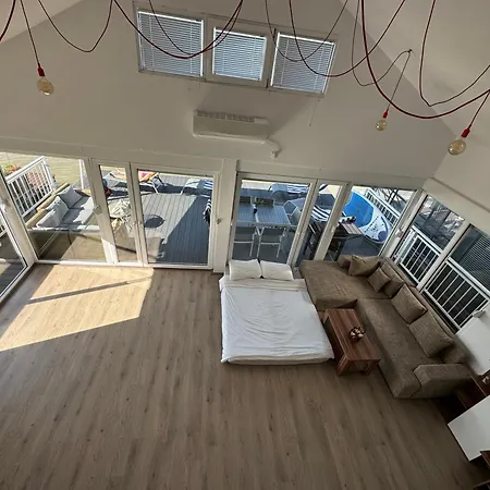 Beautiful Houseboat On The Sava River Βελιγράδι